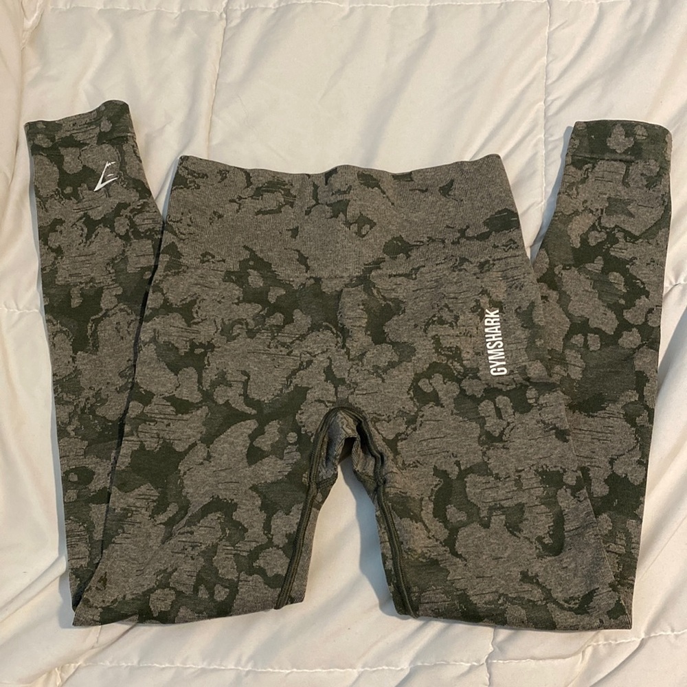 Gym shark leggings